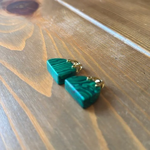 1 pc Malachite Crystal Carved Bag (random selection) - Picture 2 of 3